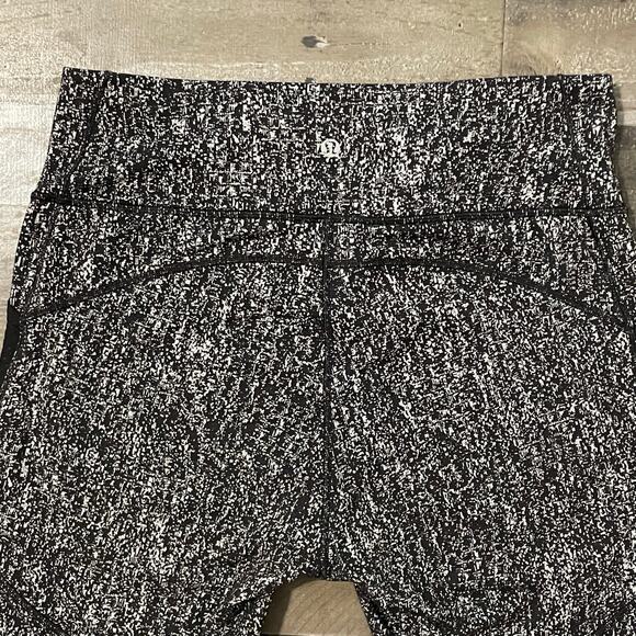 Lululemon Athletica Fit Physique Crop Leggings Jacquard approx 12 Black White - Picture 8 of 14